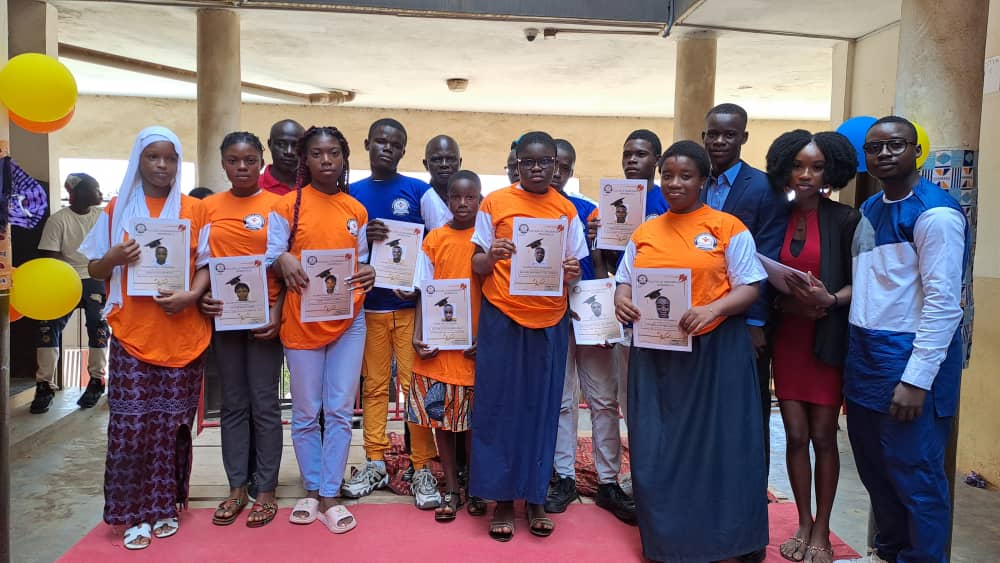 ceremonie-de-remise-de-recompenses-aux-meilleurs-eleves-de-lannee-scolaire-2022-2023